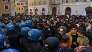 İtalya’da küçük işletme sahipleri, Kovid19 tedbirlerini protesto etti