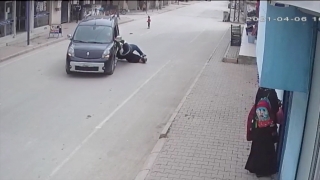 Adana’da kapkaç mağduru iki kardeşin yerde sürüklenmesi güvenlik kamerasına yansıdı