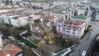 Büyükçekmece’de kentsel dönüşüm kapsamında 3 binanın daha yıkımına başlandı