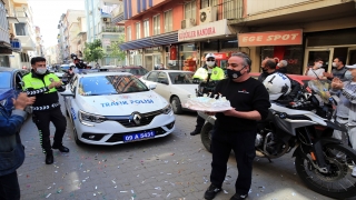Aydın’da kavga ihbarı yapan esnaf, olay yerine gelen polislere pastayla sürpriz yaptı