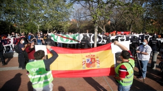 İspanya’da aşırı solun protesto ettiği aşırı sağcı Vox partisinin mitingi olaylı geçti