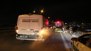 İzmir’de otomobil tıra çarptı: 1 ölü, 1 yaralı