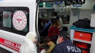 Mersin’de yangın çıkan evdeki 3 çocuk vatandaşlar tarafından kurtarıldı