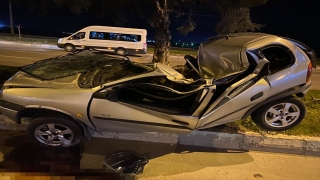 Kahramanmaraş’ta ağaca çarpan otomobilin sürücüsü öldü