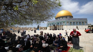 70 bine yakın Filistinli ramazan ayının ilk cuma namazını Mescidi Aksa’da kıldı