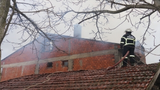 Bolu’da iki katlı evde çıkan yangında hasar meydana geldi