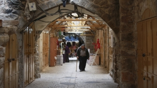 İsrail işgalinin ”boğduğu” El Halil’deki çarşı ve pazarlar ramazanda kısmen hareketlendi