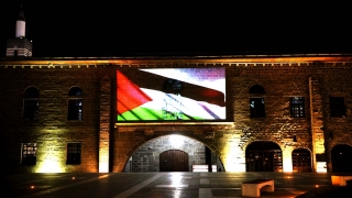 Diyarbakır’ın tarihi yapılarına Filistin bayrağı yansıtıldı