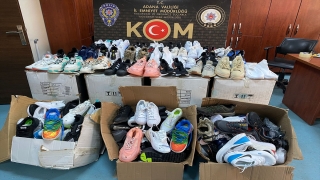 Adana’da gümrük kaçağı 237 çift ayakkabı ele geçirildi