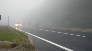 Bolu Dağı’nda sağanak ve sis nedeniyle görüş mesafesi 25 metreye kadar düştü