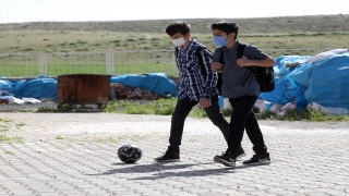 Doğu Anadolu’daki ilkokul öğrencileri okullarına yeniden kavuşmanın sevincini yaşadı