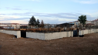 Bakan Kasapoğlu, Çankırı’da yarı olimpik yüzme havuzu inşaatını inceledi