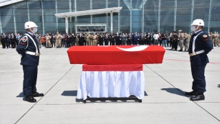 Kars’taki trafik kazasında şehit olan Astsubay Egemen Öztürk’ün cenazesi İzmir’e uğurlandı