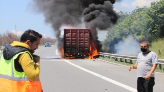 Anadolu Otoyolu’nda tır yangını ulaşımı aksattı
