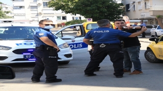 Antalya’da işten çıkartılan kişi, taksi durağındaki görevliyi silahla yaraladı
