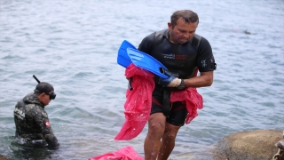 Bodrum’da dalgıçların yaptığı deniz dibi temizliğinde yarım tona yakın atık toplandı