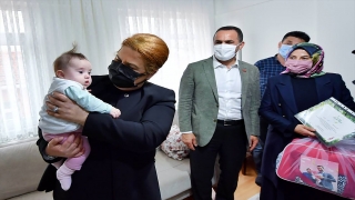 Bakan Yanık, Beyoğlu Belediyesinin ”Hoş Geldin Bebek” projesi kapsamında yeni doğan bir bebeği ziyaret etti