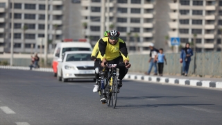 Gazze’de, İsrail saldırısı sonrası rehabilitasyon amacıyla ”Psikolojik Deşarj” adlı bisiklet yarışı düzenlendi