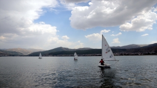 Yelkenciler, Van Gölü’nde şampiyonalara hazırlanıyor