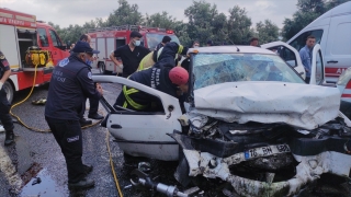 Bursa’da hafif ticari araç ile otomobil çarpıştı: 4 ölü, 5 yaralı
