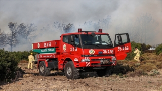 İzmir’de çıkan orman yangınına müdahale ediliyor
