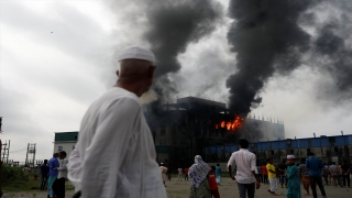 Bangladeş’te fabrikada çıkan yangında 49 kişi hayatını kaybetti