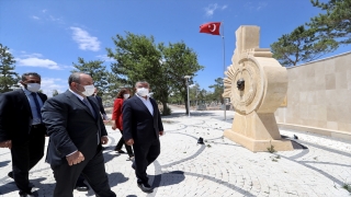 Bakan Varank, Sivas’taki Hamidiye Kültür Parkı’nda incelemede bulundu