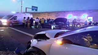 Şanlıurfa’da iki otomobil çarpıştı: 8 yaralı