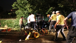 Bolu’da ağaca çarpan otomobilde sıkışan sürücü itfaiye ekibince kurtarıldı