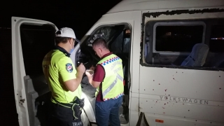 Konya’da mevsimlik işçileri taşıyan minibüs şarampole devrildi: 1 ölü, 14 yaralı