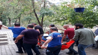 Tunceli’de kayalıkta mahsur kalan kadını AFAD ekibi kurtardı