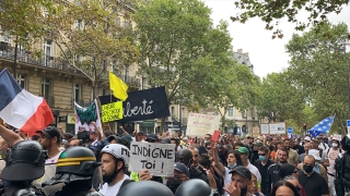 Fransa’da hükümetin Kovid19 ile mücadele politikası karşıtı gösteriler 6. haftasında devam etti