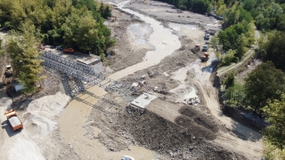 Bartın’da selde yıkılan köprünün yerine kurulan panel köprü yarın trafiğe açılacak