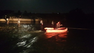 Dicle Nehri kıyısında mahsur kalan 9 kişi JAK ekiplerince kurtarıldı