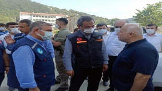 Milli Eğitim Bakanı Özer, sel felaketinin yaşandığı Sinop’un Ayancık ilçesinde incelemede bulundu