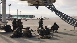 BAE, Afganistan’a gıda ve ilaç taşıyan yardım uçağı gönderdi