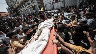 İsrail askerlerinin Gazze sınırındaki müdahalesinde ölen Filistinli için cenaze töreni düzenlendi