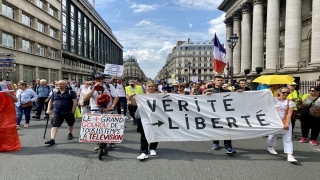 Fransa’da hükümetin Kovid19 ile mücadele politikası karşıtı gösteriler sürüyor