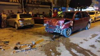 Bursa’da polisin ”dur” ihtarına uymayan otomobil sürücüsünün çarptığı kişi yaralandı
