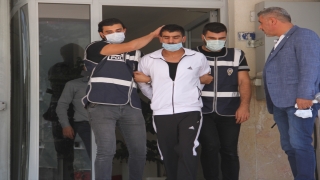 Kayseri’de 14 yıl 7 aya mahkum firari hükümlü saklandığı kanepenin arkasında yakalandı