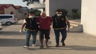 Adana’da hırsızlık zanlısını takip eden polis kuş kafesine gizlenmiş silah ve uyuşturucu buldu