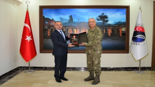 3. Ordu Komutanı Korgeneral Türkgenci, Ardahan Valisi Öner’i ziyaret etti