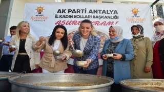 AK Parti Antalya Kadın Kolları’ndan yangınzedelere aşure ikramı