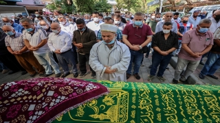 Uçakta geçirdiği rahatsızlık sonucu ölen kadının cenazesi, İzmir’de defnedildi