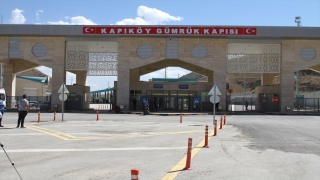 Van’da 19 aydır kapalı Kapıköy Gümrük Kapısı’ndan geçişler başladı