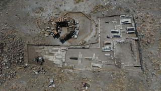 Ani Örenyeri’ndeki kazılarda Selçuklu kümbeti ve mezarlığı bulundu