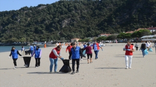 Kocaeli ve Bartın’da gönüllüler sahilleri temizledi