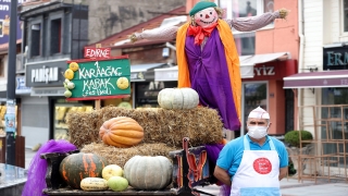 Edirne’de vatandaşlar festivale kabak tatlısı ikramıyla davet edildi
