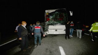 Nevşehir’de öğrencileri taşıyan otobüslerin karıştığı kazada 25 kişi yaralandı