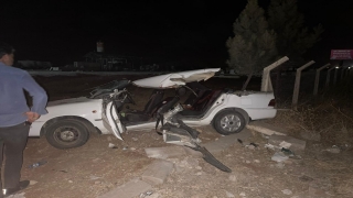 Şanlıurfa’da kepçeyle otomobilin çarpıştığı kazada 2 kişi öldü, 6 kişi yaralandı